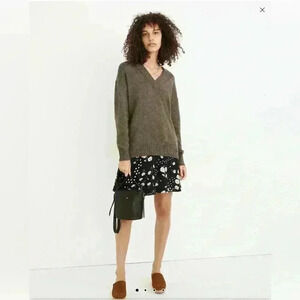 Madewell Donegal Bartlett V-Neck Pullover Sweater in Coziest Yarn Size Medium